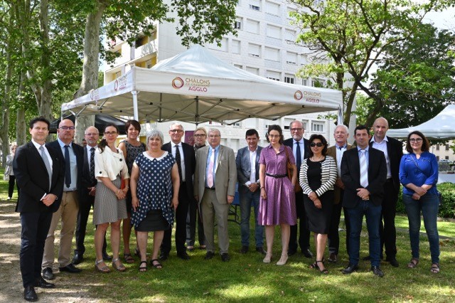 Photo de groupe des signataires