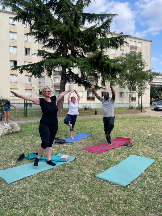 yoga dans le jardin