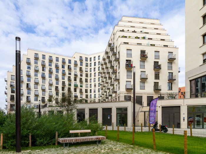 photo de l'extérieur de l'Ilot Fertile a Paris 19