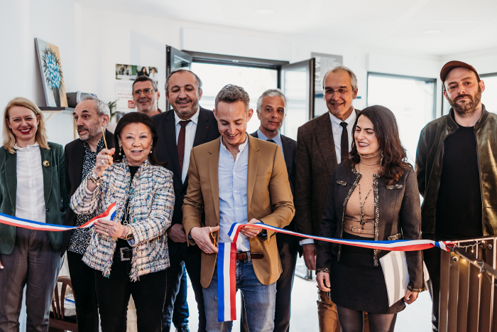 photo de la coupe du ruban avec tous les partenaires