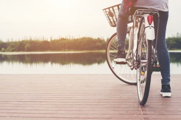 Personne qui fait du vélo